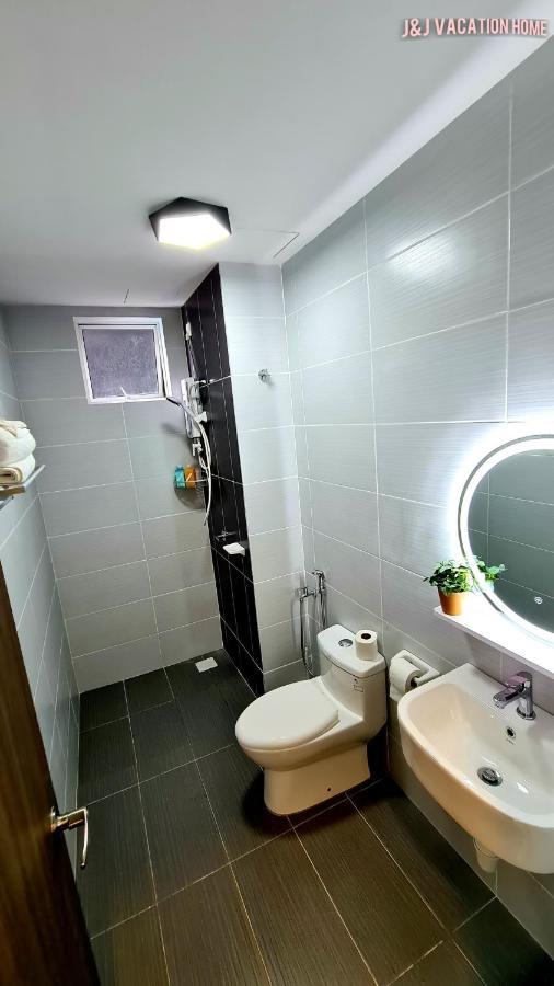 J&J Vacation Home@Novo8 Residence Kampong Tambak Εξωτερικό φωτογραφία