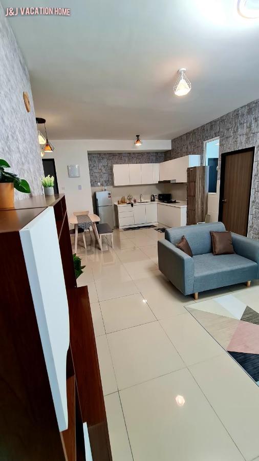 J&J Vacation Home@Novo8 Residence Kampong Tambak Εξωτερικό φωτογραφία