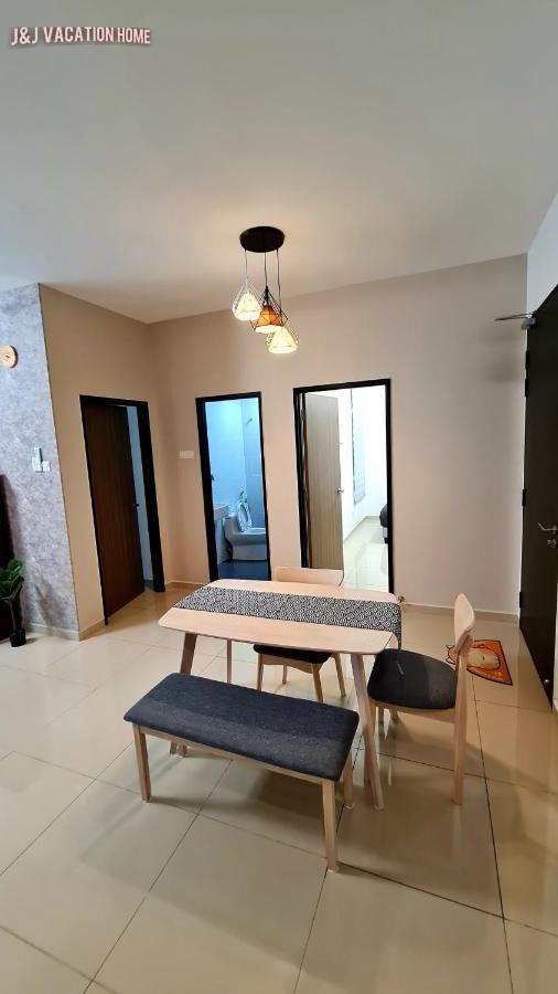 J&J Vacation Home@Novo8 Residence Kampong Tambak Εξωτερικό φωτογραφία