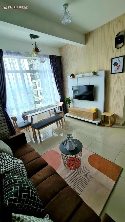 J&J Vacation Home@Novo8 Residence Kampong Tambak Εξωτερικό φωτογραφία