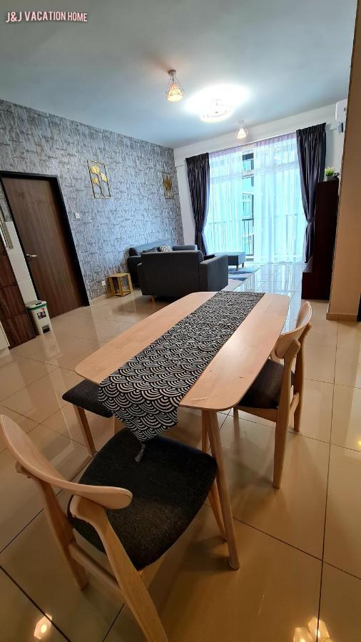 J&J Vacation Home@Novo8 Residence Kampong Tambak Εξωτερικό φωτογραφία