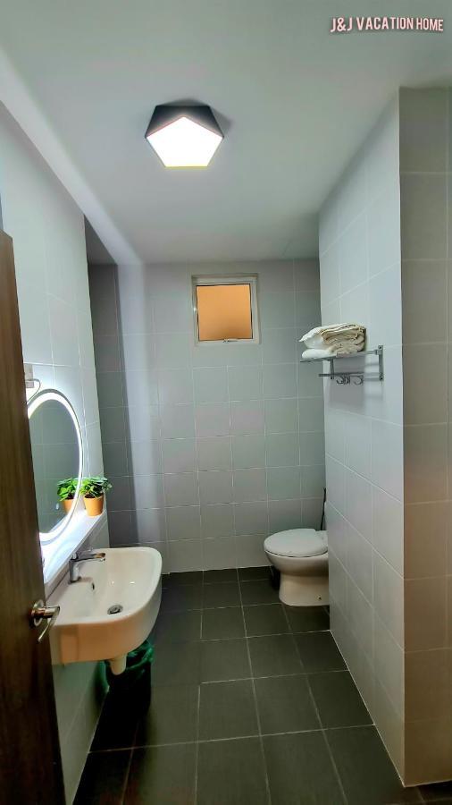 J&J Vacation Home@Novo8 Residence Kampong Tambak Εξωτερικό φωτογραφία