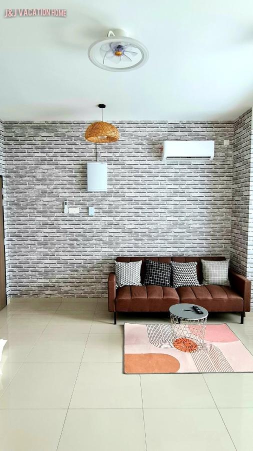 J&J Vacation Home@Novo8 Residence Kampong Tambak Εξωτερικό φωτογραφία