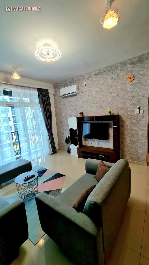 J&J Vacation Home@Novo8 Residence Kampong Tambak Εξωτερικό φωτογραφία