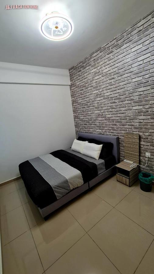 J&J Vacation Home@Novo8 Residence Kampong Tambak Εξωτερικό φωτογραφία