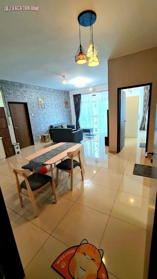 J&J Vacation Home@Novo8 Residence Kampong Tambak Εξωτερικό φωτογραφία