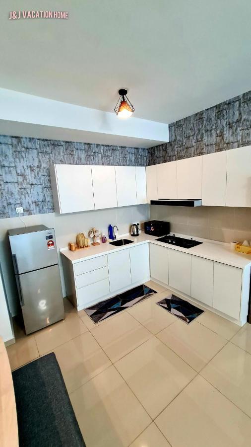 J&J Vacation Home@Novo8 Residence Kampong Tambak Εξωτερικό φωτογραφία