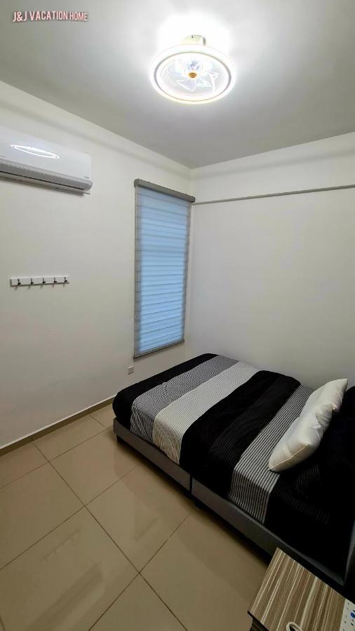 J&J Vacation Home@Novo8 Residence Kampong Tambak Εξωτερικό φωτογραφία